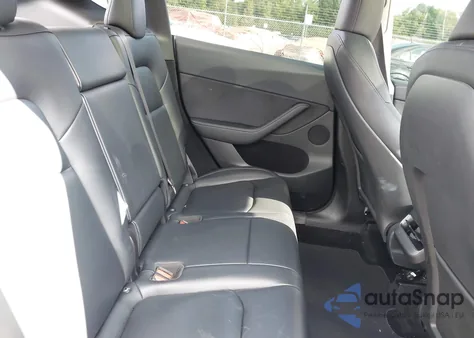 2023 Tesla Model Y Awd/Long Range Dual Motor All-Wheel Drive z USA, uszkodzony, nr VIN 7SAYGDEE6PF836419